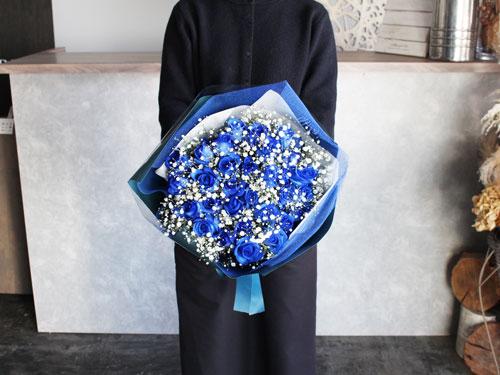 MORIYAの「青バラとかすみ草の花束」